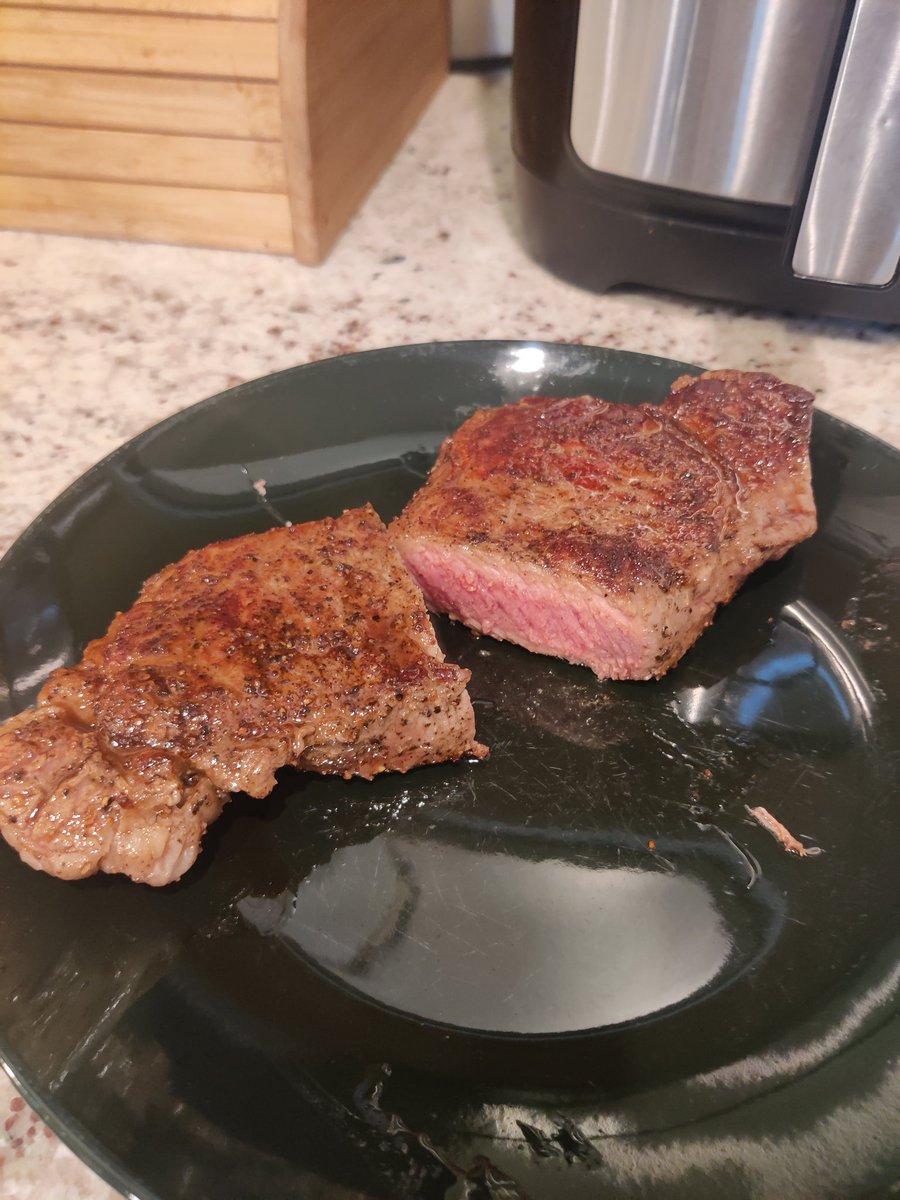 Do #Bitcoiners eating anything besides steak? 

#Bitcoin #FixTheMoney #HODL #EndTheFed #steak #NYstrip