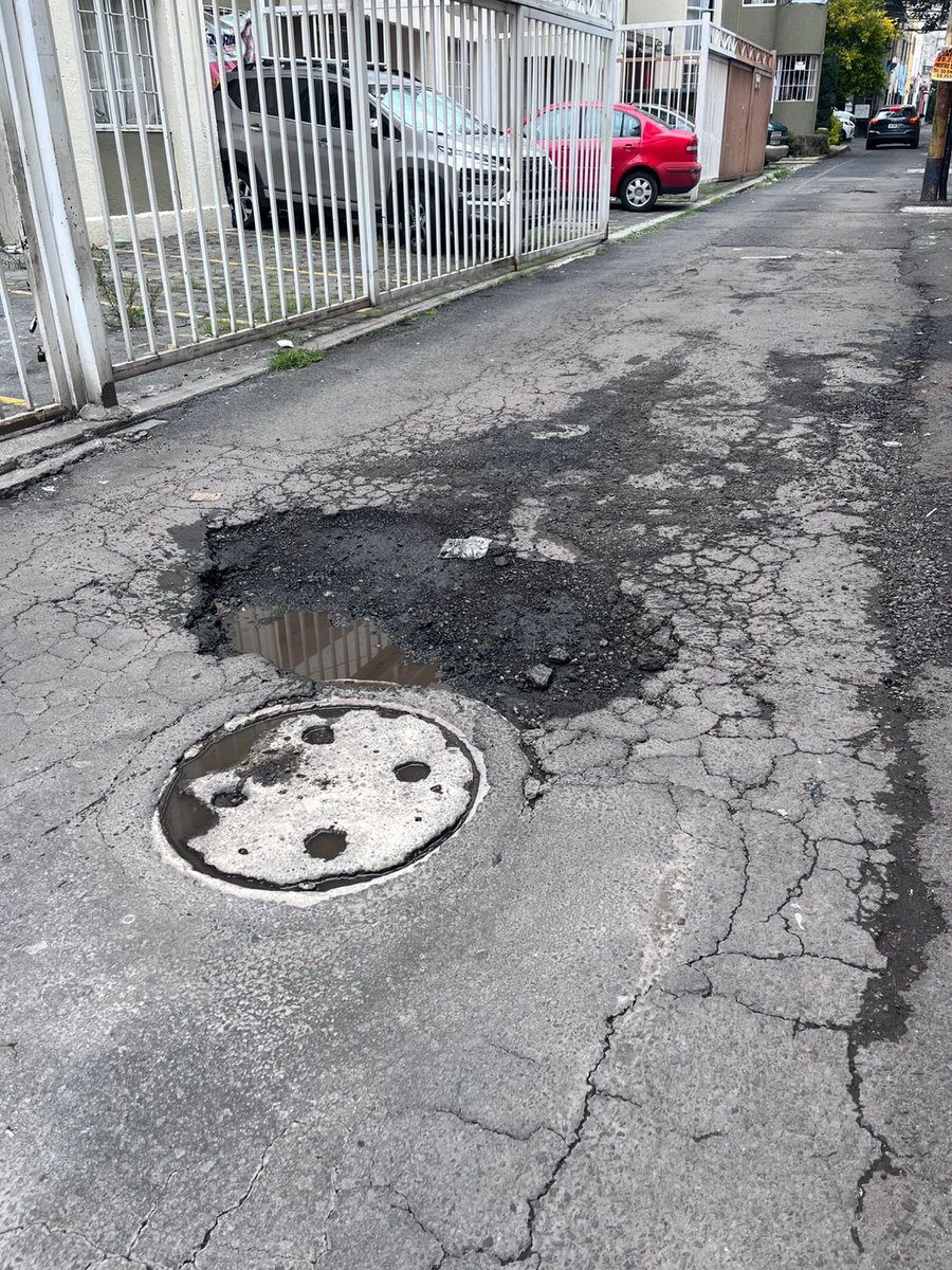 <a href="/LuisMendozaBJ/">Luis Mendoza Acevedo</a> <a href="/BJAlcaldia/">Alcaldía de Benito Juárez</a> <a href="/AccionesBJ/">Acciones BJ</a> <a href="/Nanoenano18/">A M</a> Estimado Alcalde Mendoza, dentro del Plan Cero Baches, nos puedes apoyar con este? Lucas Giordano entre Da Vinci y El Greco, Col Nonoalco. Se está haciendo más grande y hundiendo. Pareciera por fuga de agua. Mi agradecimiento!