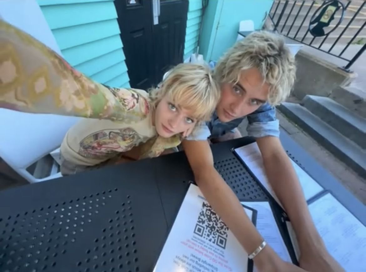 me dijo q venía a ayudarme a estudiar y lo único q hace es romper las pelotas ❤️