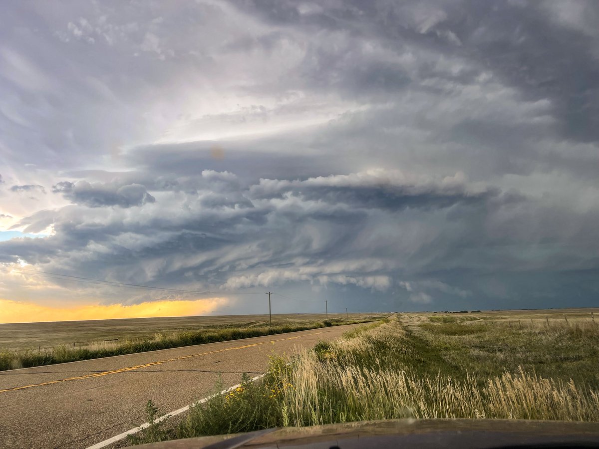 This #abstorm near Buffalo is a mean one. Phone is none stop with dangerous hail alerts