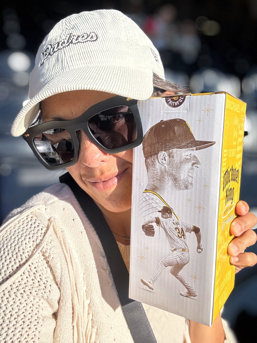 southosidemom's tweet photo. The King has been secured. My job is done here. 👑 #ForTheFaithful https://t.co/0VfhpRpm6d