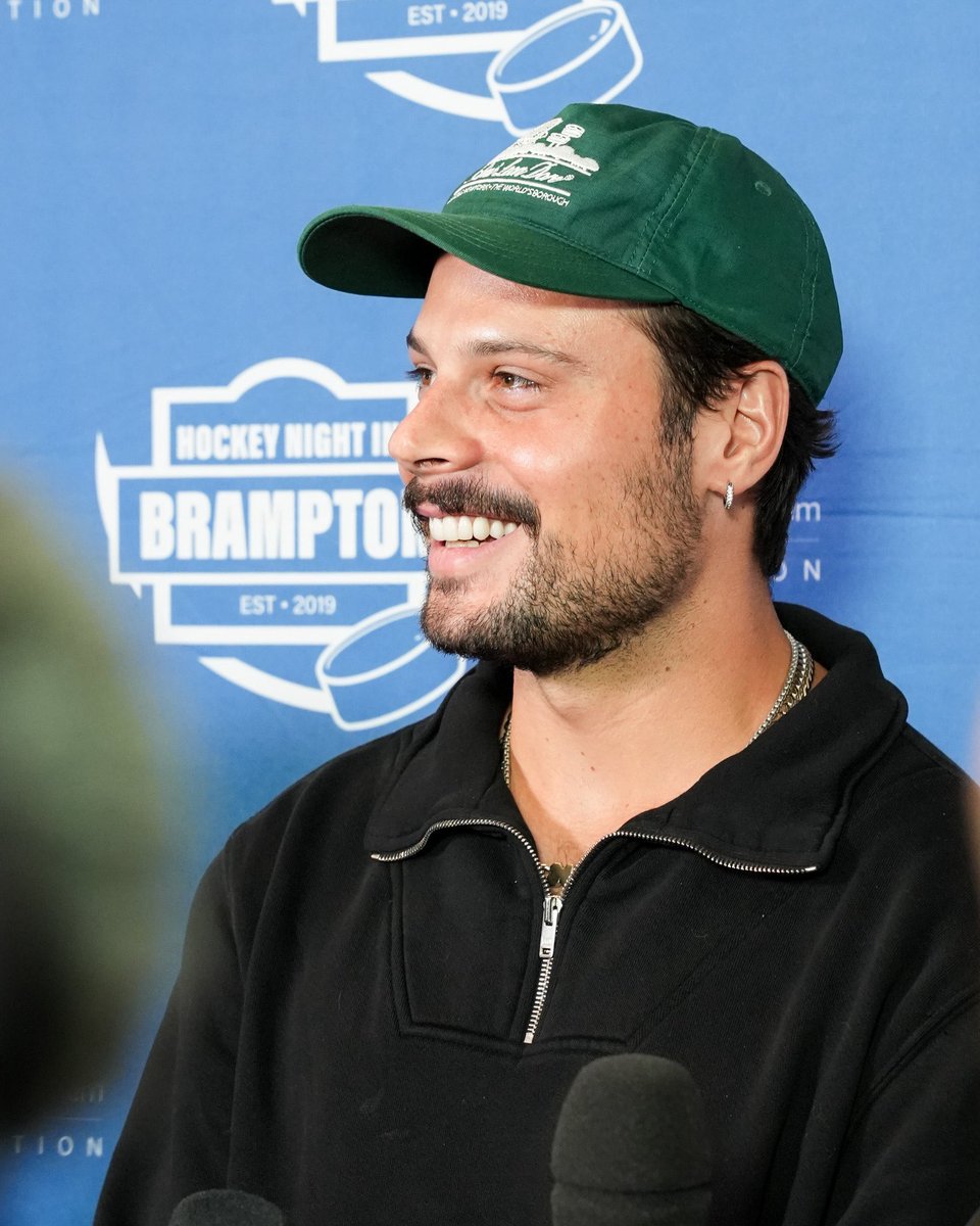 That smileeeeeeeee 🥹

Holy crap please let hockey season begin asap 😭😭😭