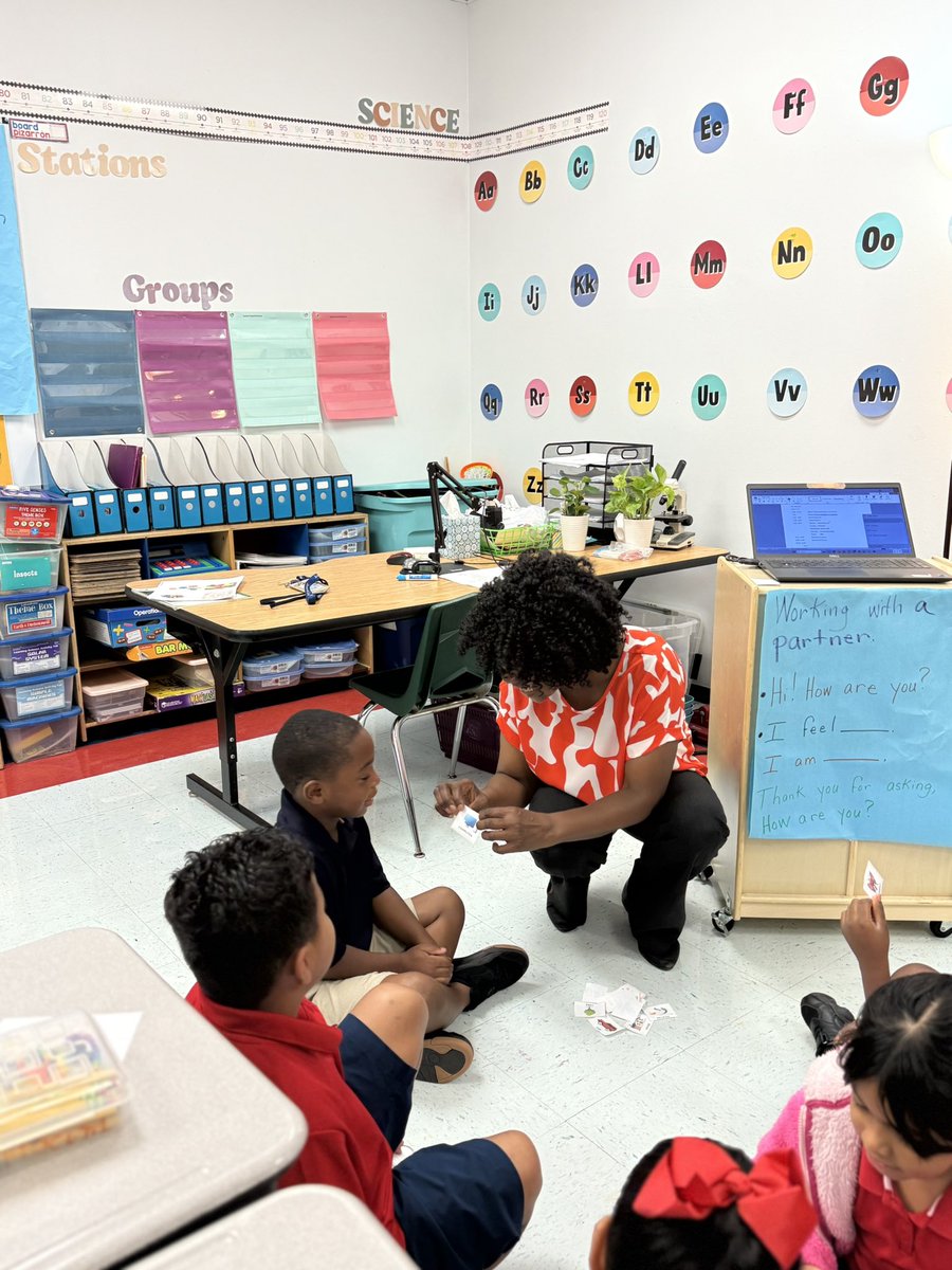 MsDixieMorales's tweet photo. 🌱🪨 Ms. Spurlock’s class exploring living vs non-living! Students drew pictures and explained WHY. ✨
#FirstGradeScience #MsSpurlocksClass https://t.co/Nhzyr6l2yh