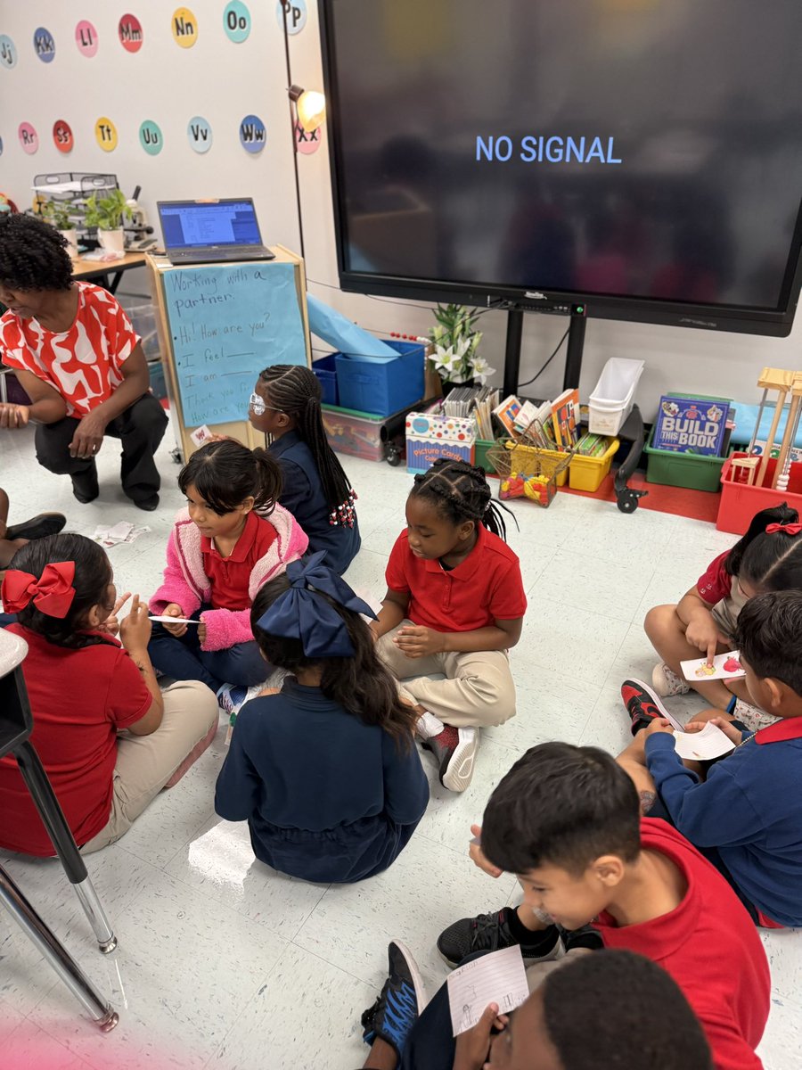 MsDixieMorales's tweet photo. 🌱🪨 Ms. Spurlock’s class exploring living vs non-living! Students drew pictures and explained WHY. ✨
#FirstGradeScience #MsSpurlocksClass https://t.co/Nhzyr6l2yh
