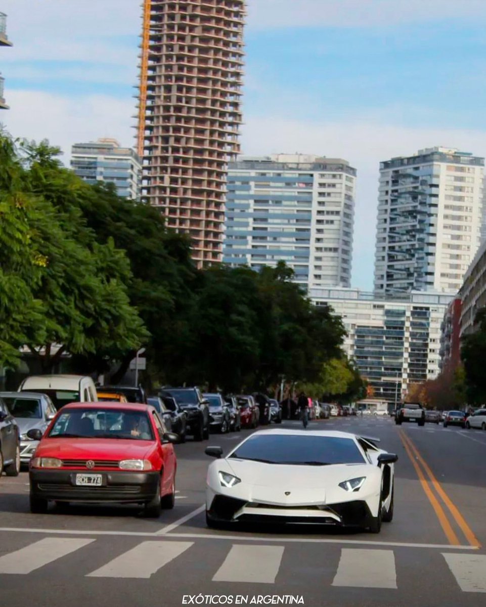 lucasgerber_'s tweet photo. Exóticos en trafico normal
➖
🔴 Fotos en orden:
Ferrari 488 Pista
Lamborghini Aventador
Mercedes-Benz CLK63 AMG Black Series
Corvette Z06
Ferrari F355
DeLorean &amp; Mercedes-Benz SLS AMG
Porsche Cayman GT4 &amp; Corvette C8
Honda NSX
BMW M5 Competition
Mercedes-Benz C63 AMG &amp; Audi RS4 https://t.co/l1hwOlS4gC
