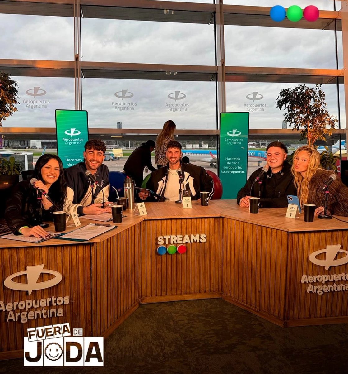 No quiero normalizar esto que acaba de pasar. Quiero más? Si, pero está bien parar un ratito y valorarlo mucho. Lo valoré ya un poquito? Bueno, entonces ahora a seguir aprendiendo y laburando. Esto es gracias a ustedes. GRACIAS 🤍