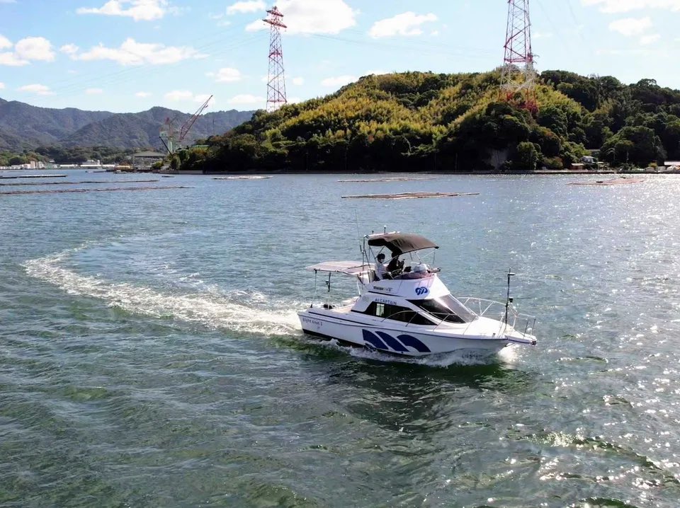 dtkmt's tweet photo. 船舶の自動運転技術を手がけるエイトノットを取材。車の自動運転は競争が激しい分野ですが、意外にも船舶はブルーオーシャンとのこと（海だけに）。市場が巨大な北米で汎用システムを商用化して、それを日本の離島で交通問題の解決に生かしたいという話は、非常に興味深いものでした。 @wired_jp https://t.co/oJs7f3iyPe