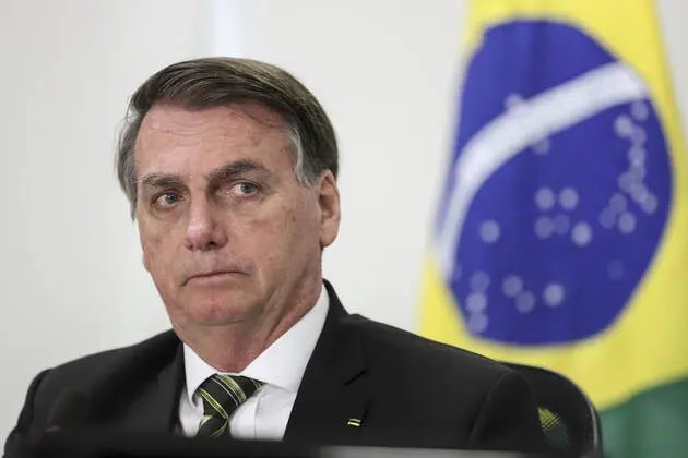 🚨🇧🇷La police brésilienne accuse l'ancien président Jair Bolsonaro de vouloir fuir en Argentine 🇦🇷 pour demander l'asile.