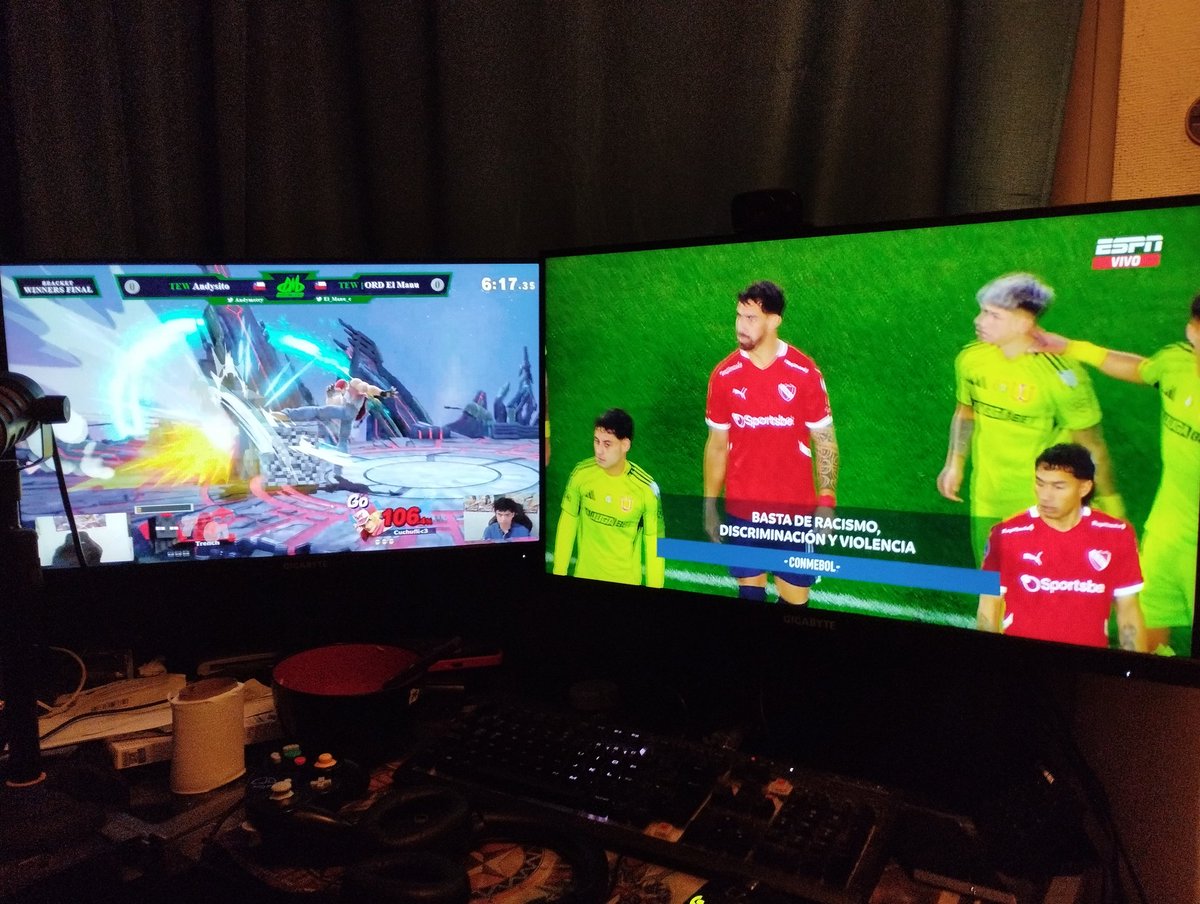 Esto es vida, en una tele Libertadores y en la otra Andysito vs El Manu 🚬