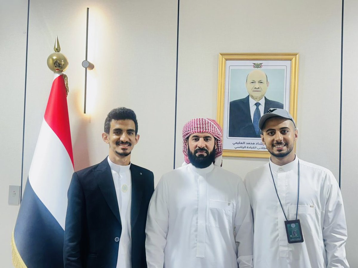 تشرفت في مكتبي بمكة المكرمة باستضافة أبناءنا ممثلي اليمن والفائزين في مسابقة الملك عبدالعزيز الدولية للقرآن الكريم وعلومه في دورتها (45) لعام 1447 هجرية بالحرم المكي، وهم:
- المركز الأول / محمد دماج محمد.
- المركز الرابع / ماهر إبراهيم باخريبة.

وقدمنا لهم التهاني والتبريكات برفع