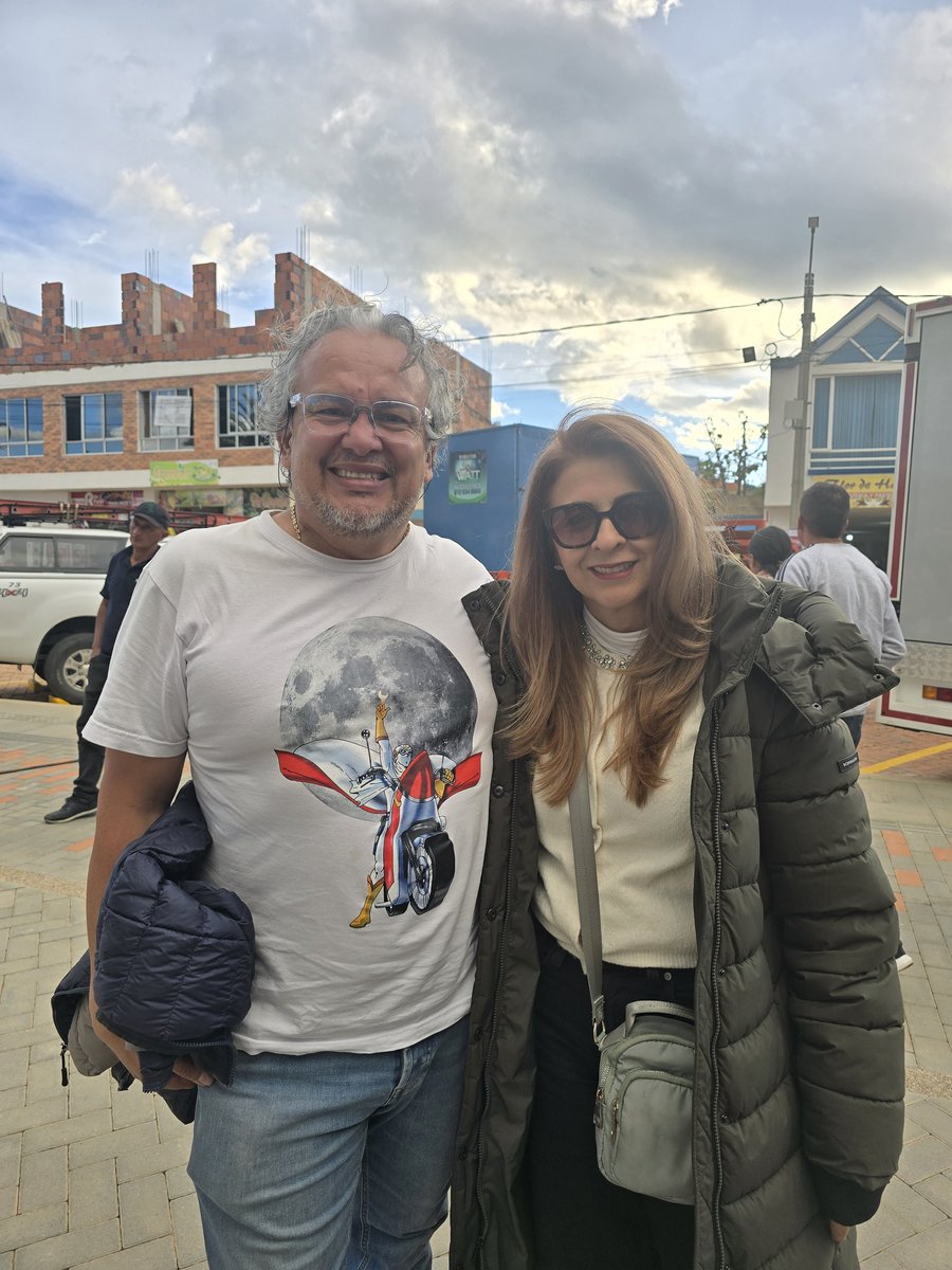 jairoarroyo75's tweet photo. con la gran dama de la radio @alexandramonto radiante, buena conversadora y con ese sentido del humor que la caracteriza https://t.co/U0FdTJLBLt