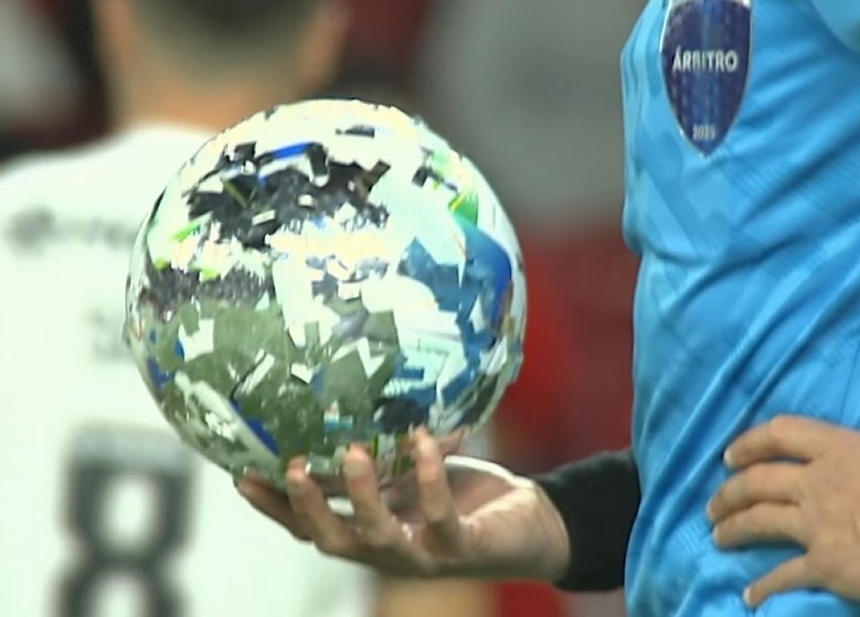 DataFutebol's tweet photo. A BOLA FICOU PRATEADA

KKKKKKKKKKKKKKKKKKKKKKKKKKKKKKKKKKKKKKKKKKKKKKKKKKKKKKKKKK https://t.co/kAphlX3FHu
