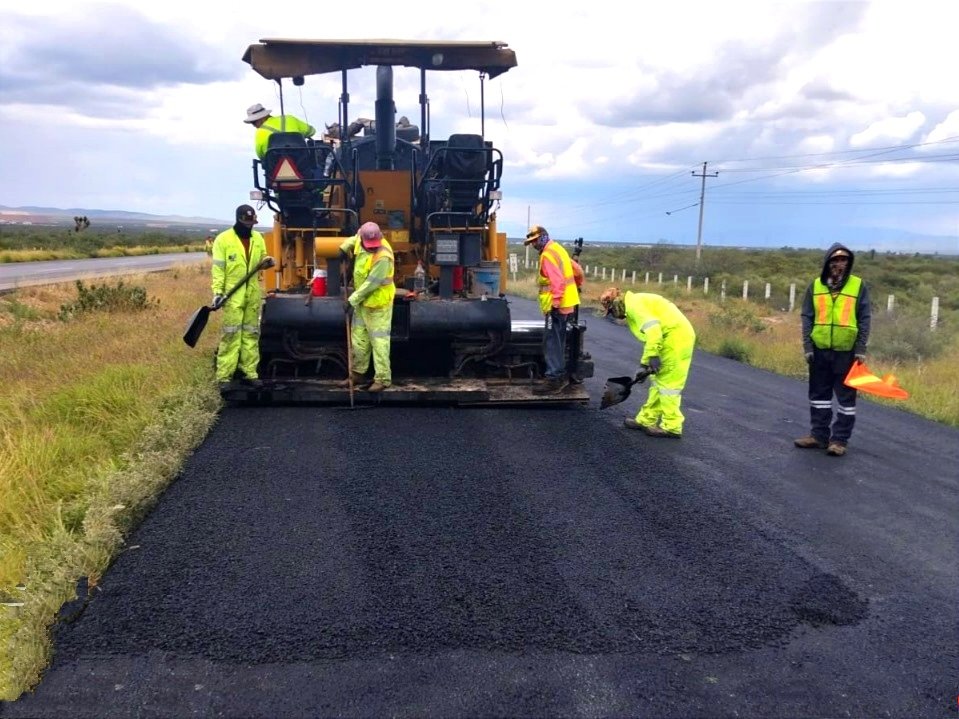 SICT_Zacatecas's tweet photo. Trabajamos diariamente en la conservación de la carretera federal 54 #Zacatecas-Saltillo, con diversas obras como renivelación y bacheo.🛣️
📍Municipios de #Mazapil y #VillaDeCos.
👷Compartimos los trabajos realizados en los tramos del km 182+100 al 183+000, 124+900 y 124+600. https://t.co/IahFE9Sckk