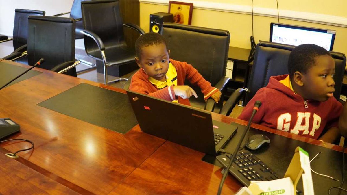CoLab_kd's tweet image. Our Summer Kids Program at CoLab is all about sparking creativity, building confidence, and introducing kids to the world of tech in the most fun way possible.
Here’s a glimpse of the magic from this summer. 🌞
#CoLab4Kids #TechForKids #FutureInnovators