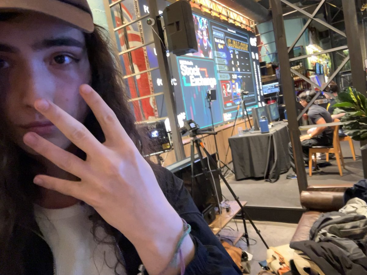 reacttechchase's tweet image. DAY 20 (kinda) of the Melee Roadtrip im at stock exchange getting ready for collision :3

battles time