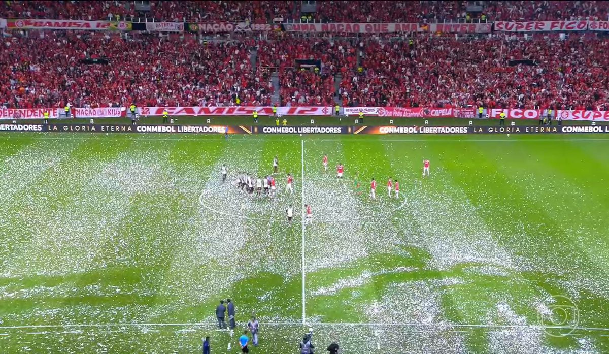 O Internacional ta a tantos anos sem títulos que usaram o papel de comemoração no pré jogo