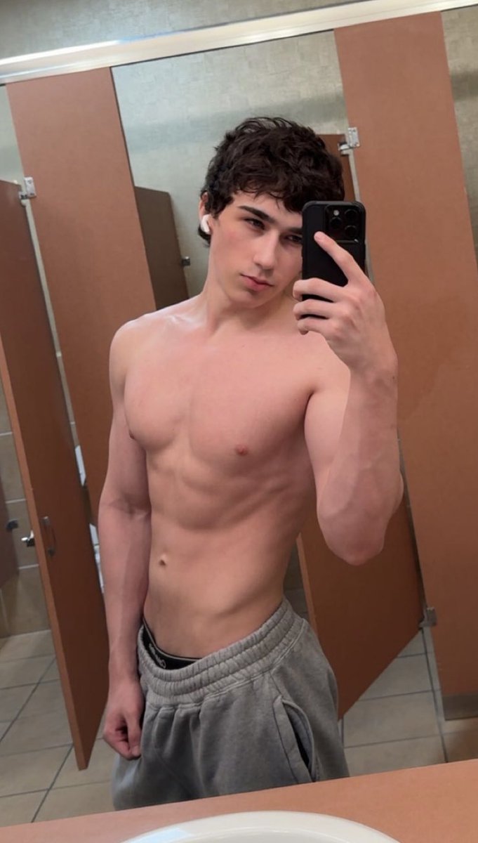 Ashton Rowland (@ashtonrowlanddd) on Twitter photo 