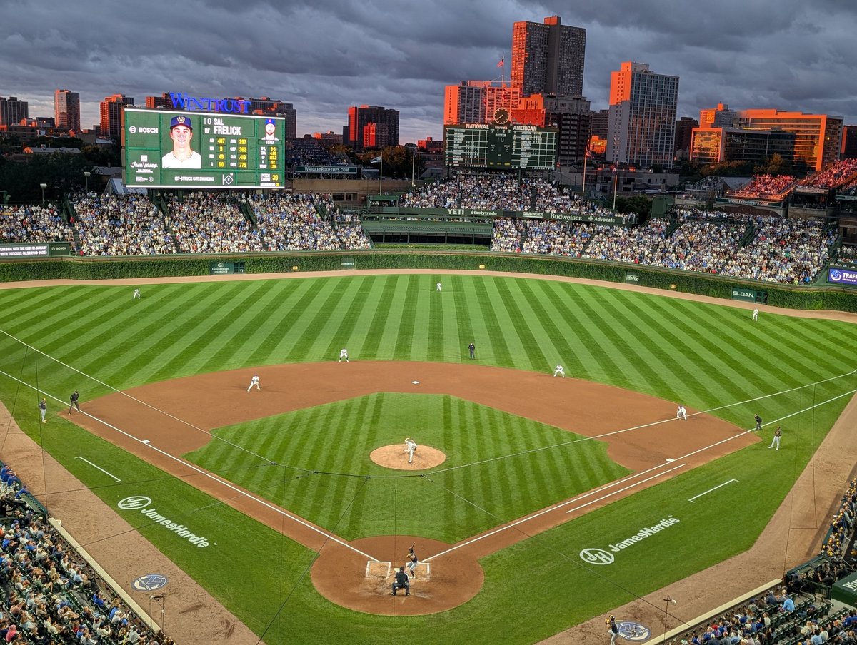 Gorgeous #baseballsky at Wrigley Field tonight.