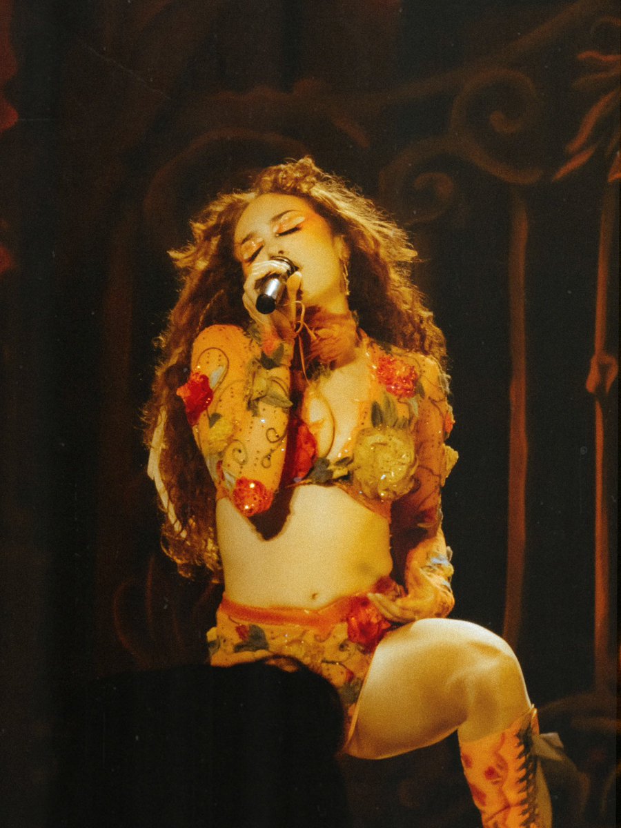 IriMonster's tweet image. Chappell Roan shot by me✊✨