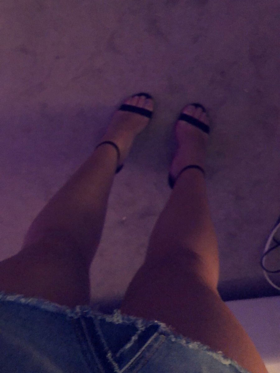PrincessZaria00's tweet photo. pretty feet in pretty heels 👣✨ https://t.co/e7dm3gaOnT
