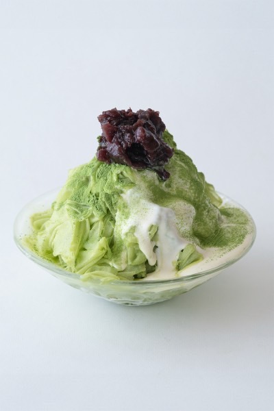 和菓子屋が贈るふわふわスノーアイスで  
涼んでみませんか？✨  
春日工場直売店限定でお楽しみいただけます！  

#スノーアイス #限定スイーツ 🍡🍧 #いきなり団子 #長寿庵