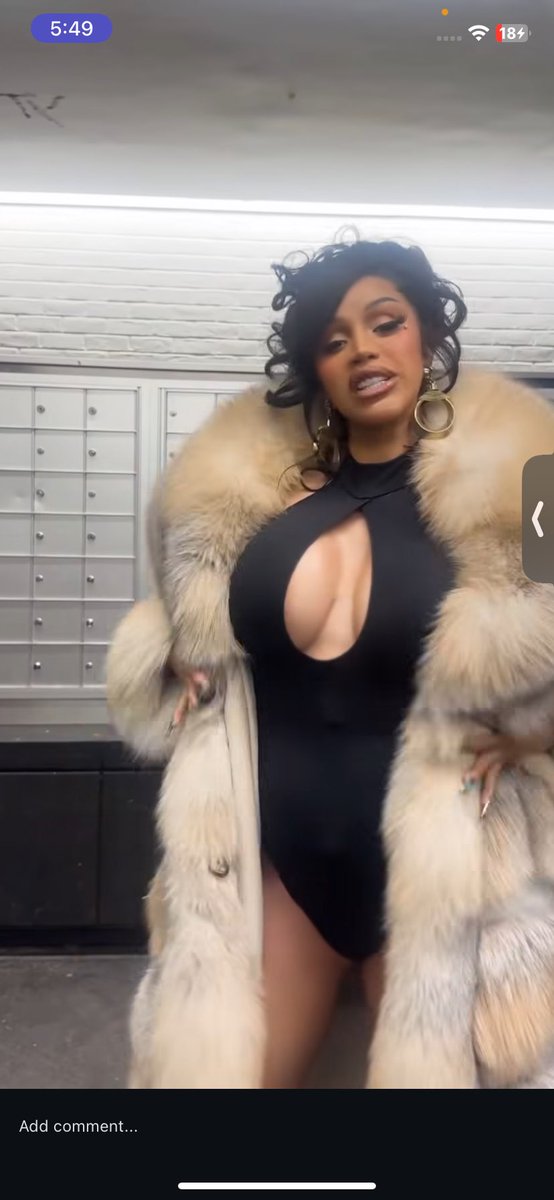 thebarbiejay's tweet image. She soft launching the baby okay