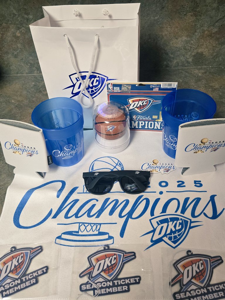 Craig Milkowski (@craigmilkowski) on Twitter photo Very nice of the <a href="/okcthunder/">OKC THUNDER</a> to hand deliver a few things in appreciation of our perfect season attendance! Very nice of the <a href="/okcthunder/">OKC THUNDER</a> to hand deliver a few things in appreciation of our perfect season attendance!