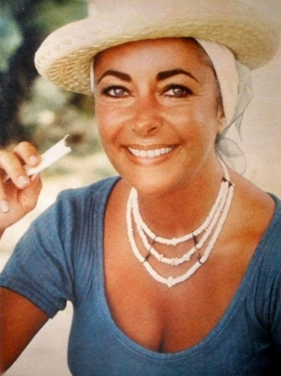 Elizabeth Taylor in Hawaii, 1974