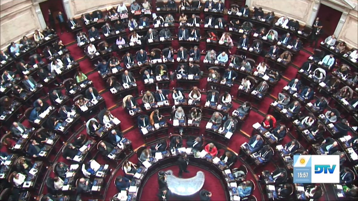 ZiliottoSergio's tweet photo. ¡LOS DERECHOS NO SE VETAN!
Un paso adelante, y un paso atrás, en defensa de los vulnerables.

La insistencia aprobada en Diputados sobre la Emergencia en Discapacidad marca un camino firme contra el ajuste irracional.

Lamentablemente, en el caso de las jubilaciones, no se alcanzaron los dos tercios necesarios para dar marcha atrás con el veto presidencial. Esto significa que el ajuste sigue vigente, limitando el alivio para nuestros mayores.

Dos diputados del PRO pampeano votaron una vez más negando derechos a nuestros jubilados y a personas con discapacidad.

Más que nunca, desde el peronismo pampeano, reafirmamos nuestro compromiso de #DefenderLaPampa y nuestra gente. Seguiremos luchando para que ningún derecho sea eliminado ni postergado.