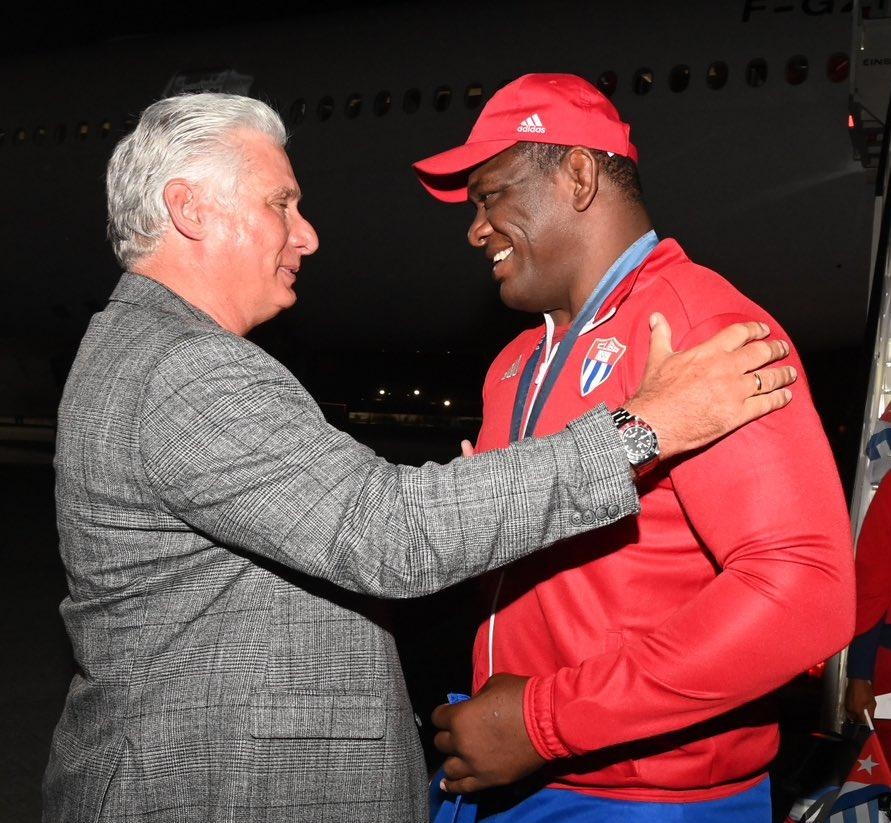 Miguel Díaz-Canel Bermúdez (@diazcanelb) on Twitter photo Casi al final de la jornada me sumo al feliz cumpleaños para Mijaín López que hoy se repite en redes sociales.
Los cubanos vivimos orgullosos de la singularidad de su leyenda olímpica, engrandecida por la humildad, el compromiso y el amor por #Cuba. Casi al final de la jornada me sumo al feliz cumpleaños para Mijaín López que hoy se repite en redes sociales.
Los cubanos vivimos orgullosos de la singularidad de su leyenda olímpica, engrandecida por la humildad, el compromiso y el amor por #Cuba.