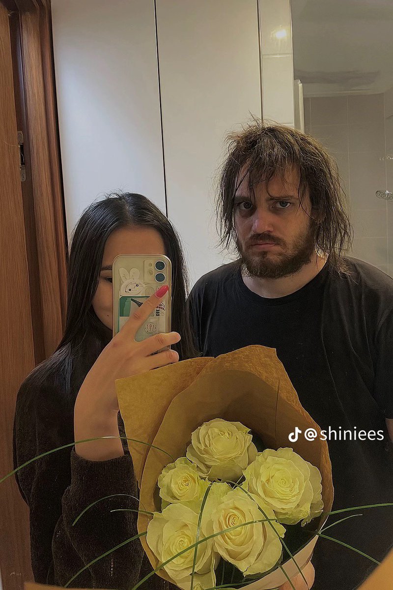 every girl on twitter talking about their white boy