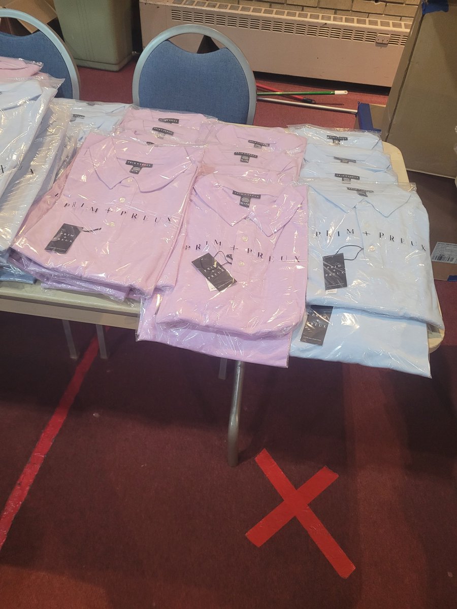 101Arms's tweet photo. We’re so grateful to the #LavinFamilyFoundation &amp; #CCsWishList for the donation of new clothing! 👕👖 These items made a big impact at our July giveaway. Thank you for helping us serve with dignity! 💙
#OA101 #CommunitySupport #Gratitude #Giveaway https://t.co/WEHUwWVb9r