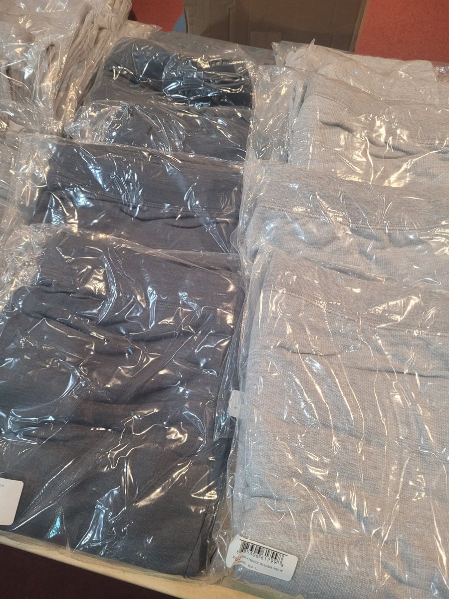 101Arms's tweet photo. We’re so grateful to the #LavinFamilyFoundation &amp; #CCsWishList for the donation of new clothing! 👕👖 These items made a big impact at our July giveaway. Thank you for helping us serve with dignity! 💙
#OA101 #CommunitySupport #Gratitude #Giveaway https://t.co/WEHUwWVb9r