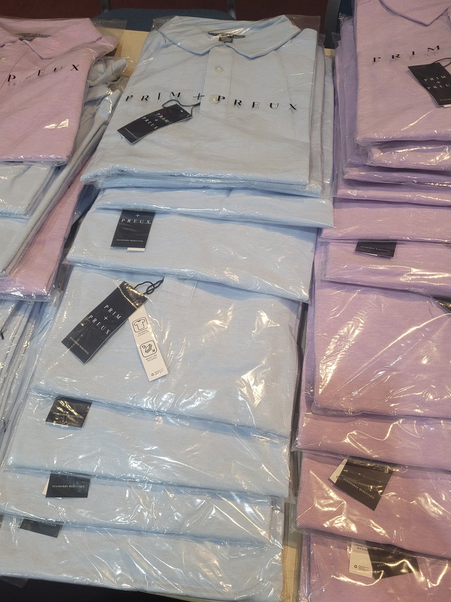 101Arms's tweet photo. We’re so grateful to the #LavinFamilyFoundation &amp; #CCsWishList for the donation of new clothing! 👕👖 These items made a big impact at our July giveaway. Thank you for helping us serve with dignity! 💙
#OA101 #CommunitySupport #Gratitude #Giveaway https://t.co/WEHUwWVb9r