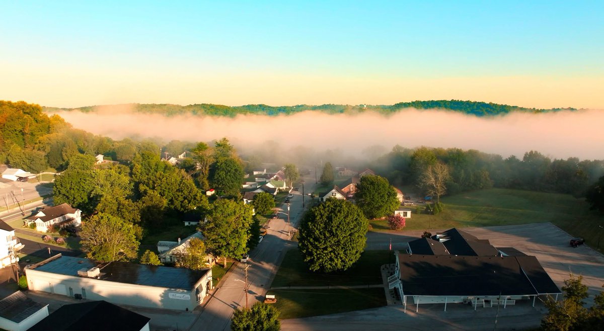 Traveling shouldn’t be overwhelming. Plan a carefree vacation to #thenaturalplacetobe and let some whimsy and the back country roads lead you on an adventure. 

Visit cavesandlakes.com. Find adventure. Experience Nature. Seek Fun.