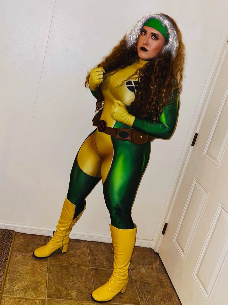 lexilion98's tweet photo. Been posting some Rogue content over on my new cosplay page on instagram if you wanna check it out!—> @ acapellaplays
💚❌💛 

#cosplay#Rogue#Roguexmen#xmen#roguecosplay#rogueandgambit#girlnerd#cosplayer#womenwhocosplay#acapellaplays#Xmen97#Roguexmen97#nerd#marvel https://t.co/VCHnYETqh8