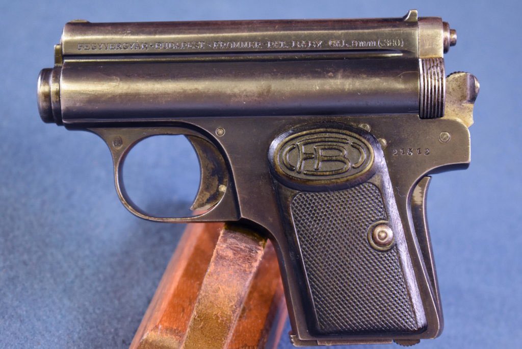 Mrpistolrifle's tweet photo. Frommer Baby 1912: Hungarian pocket pistol, designed by Rudolf Frommer. Chambered in .32 ACP or .380 ACP. 2-inch barrel, 5-round magazine. Long-recoil action. Compact version of Frommer Stop.
#guns #gun #firearm #firearms #dailyguns #gunsdaily #dailyfirearms #firearmsdaily https://t.co/vRCqfVWYDe