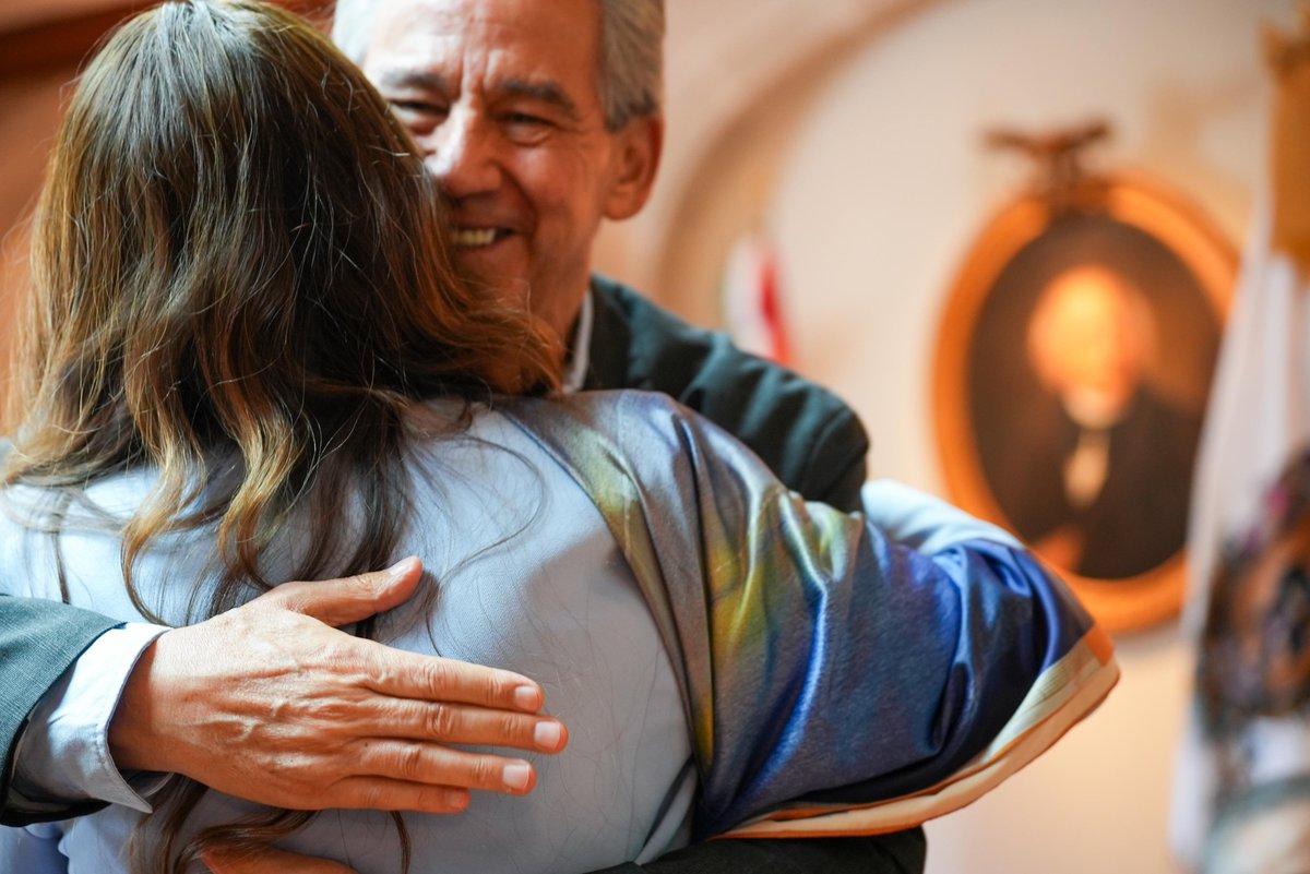 El compromiso es con nuestro estado, y escuchar voces con experiencia me inspira a seguir avanzando con paso firme.

Les cuento que me reuní con los ex alcaldes de León: <a href="/LuisEAyalaT/">Luis Ernesto Ayala Torres</a>, Luis Quiroz, <a href="/jcobregons/">Jorge Carlos Obregón</a>, Ricardo Alaniz Posada y <a href="/hlsantillana/">Héctor López Santillana</a>.

Juntos compartimos la visión