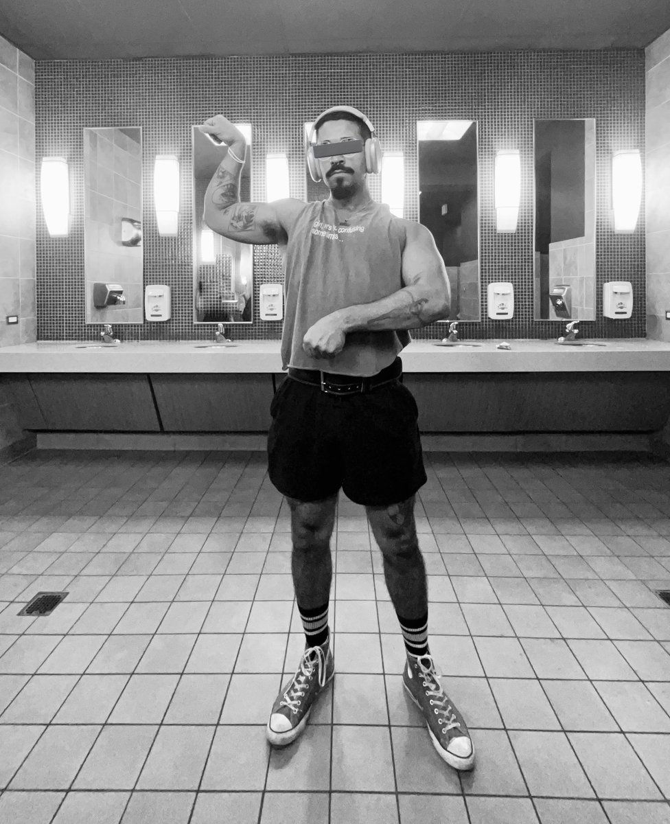flexing on arm day 💪🏾