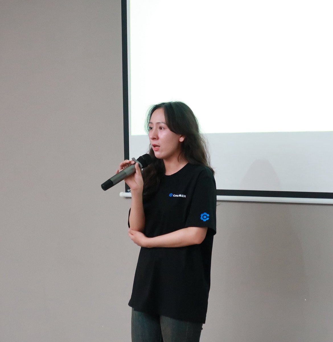 jayweb3bd's tweet photo. Hi, for those who don’t know me — I’m Jay 🇻🇳, BDM at @CaliberBuild.

The last time I posted on X was back when I was still doing marketing in Web3 👀

For 4 years, I lived and breathed marketing: writing content, running socials, managing PR. It was fun, but deep down I felt like I was ready for a new challenge. I wanted to get closer to where decisions were made, to where real partnerships and value were built.

So last year, I made the switch into BD. My first stop was a short stint at an AI/Web3 startup. Then came the turning point: I was introduced to Caliber by @Hugo05558945 (BDM at @KyberNetwork). After one conversation, I knew this was where I wanted to grow, so I applied.

Fast forward, it’s now been over a year at @Caliber, a venture builder founded by @loi_luu - someone I’ve admired for years and once only dreamed of working with.

Over this time, I’ve worked closely with my manager @kentrance_, collaborated with amazing partners, closed real deals, and, most importantly, gained a deeper perspective on what it truly means to create value in Web3.

So I figured it’s time to say hi again 👋 and start sharing some of my learnings and fails from building in this space.

Everything I share will come from first-hand experience across projects, campaigns, events, and all things BD/Marketing I’ve been part of.

If this sounds like your vibe, stick around & follow!