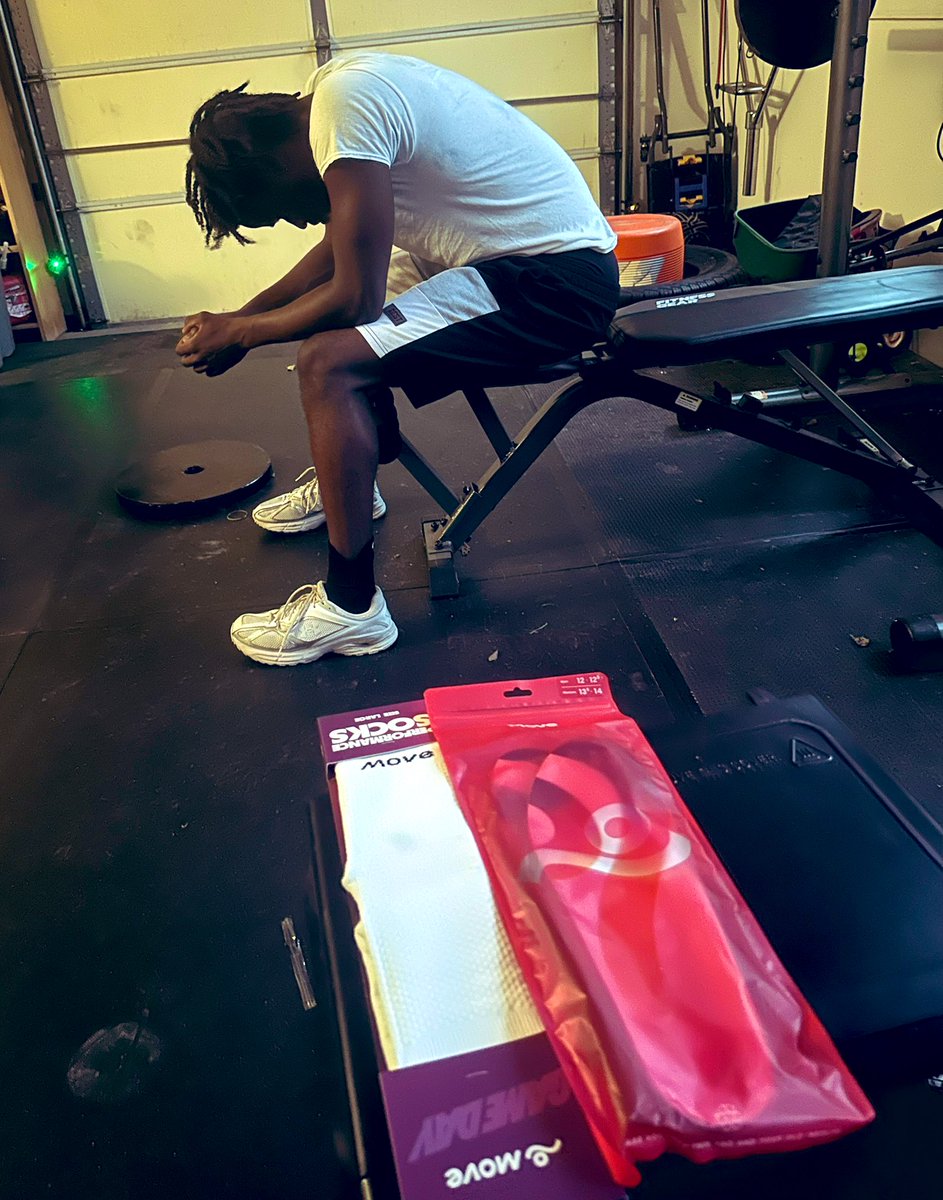 Mikeyhunt727's tweet image. Training assisted by @MoveInsoles ✅
Fueling up @Silver_Diner ✅
Recovering consistently @Hyperice ✅

#HuntMode #GlobalDB