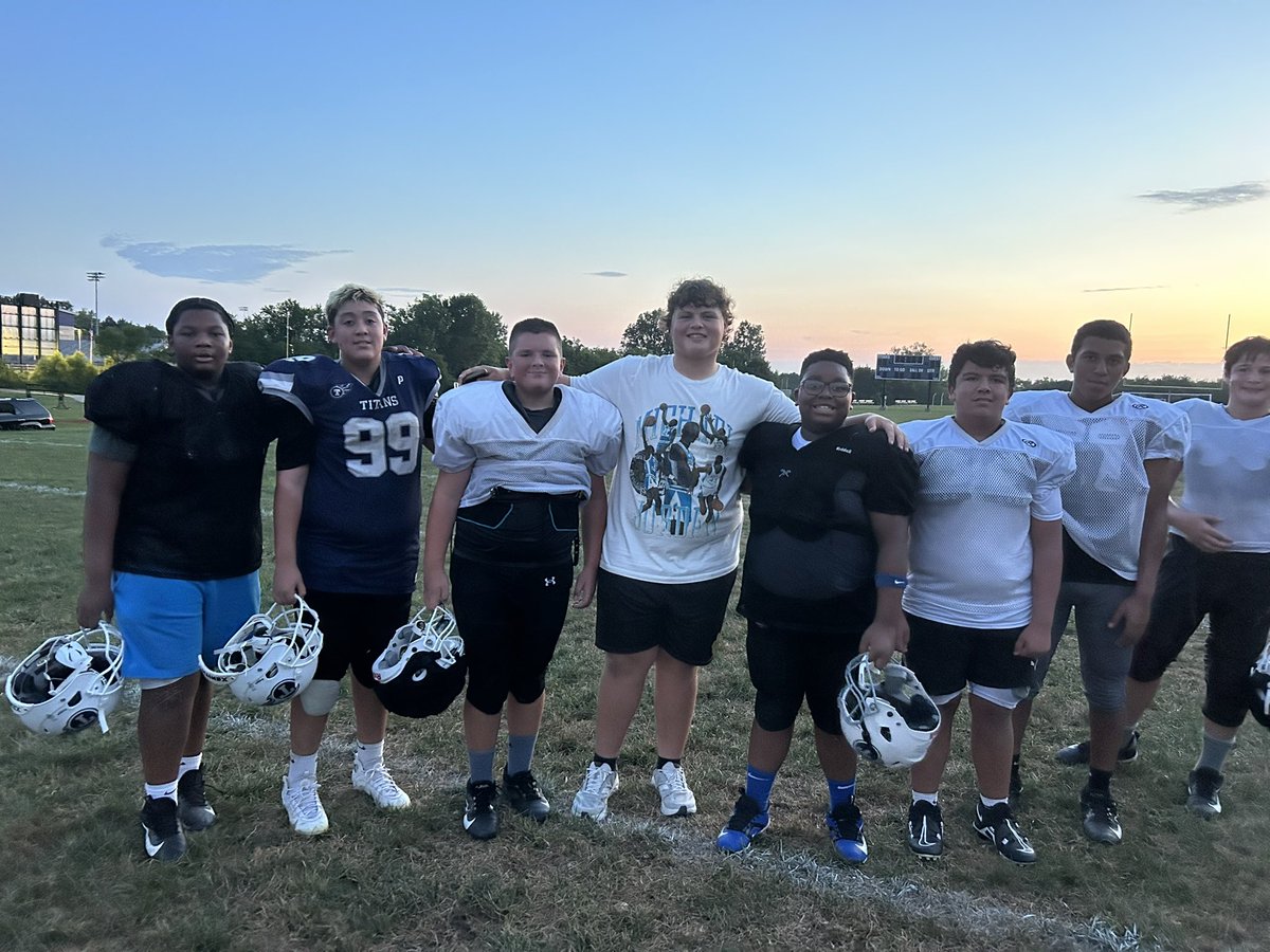 Coaching the next generation! 
Having a great time working with the youth players and giving back to the game that’s given me so much. <a href="/CoachOliver76/">Coach Oliver</a> <a href="/theCoach_Palmer/">Benny Palmer</a> <a href="/ChrisGomez54/">Chris Gomez</a> <a href="/Coach_Woodin/">Coach Woodin</a>