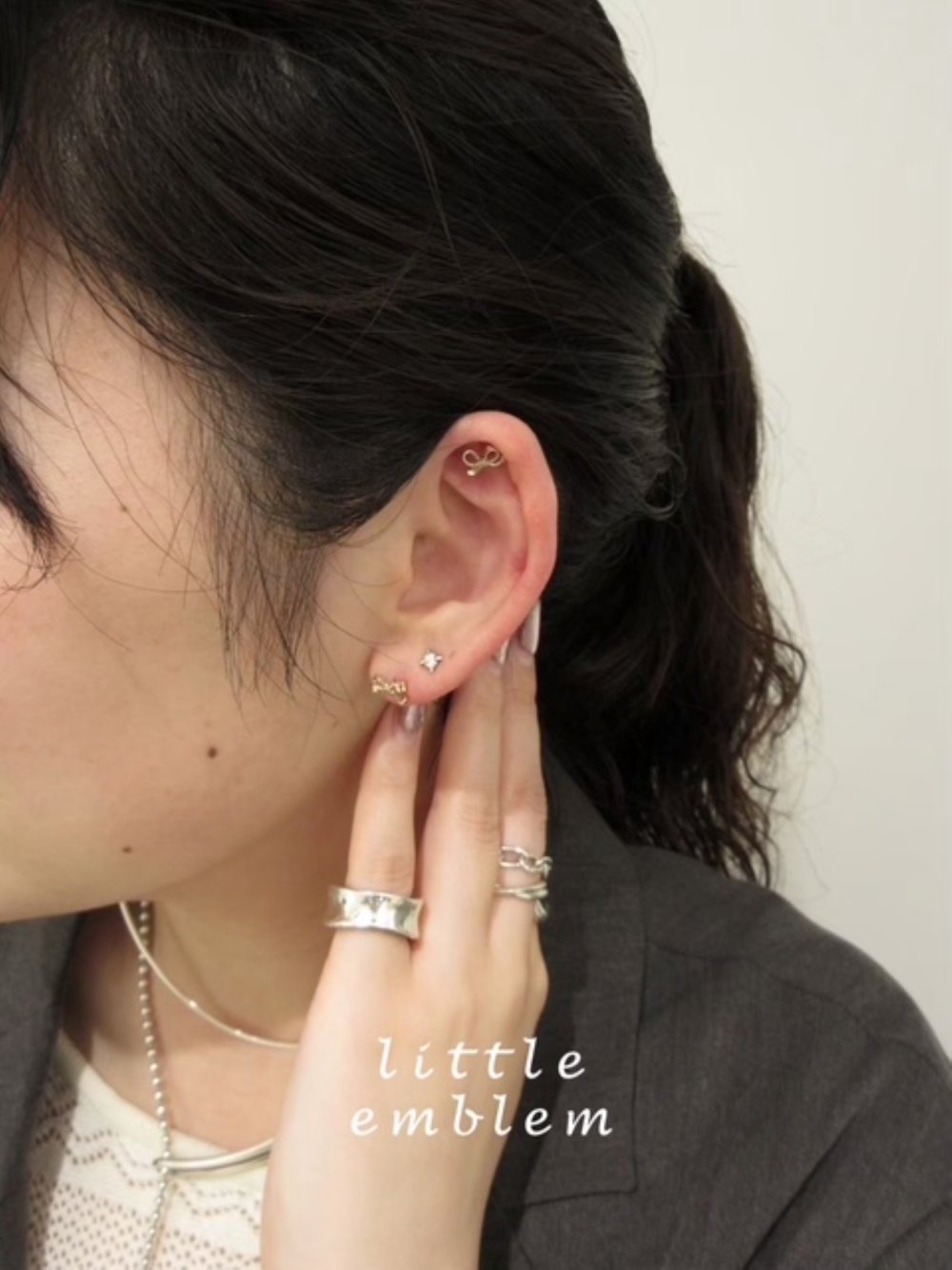【little emblem】k18 リボンピアス Amazon | [リトルエンブレム] little emblem K18 一筆書き
