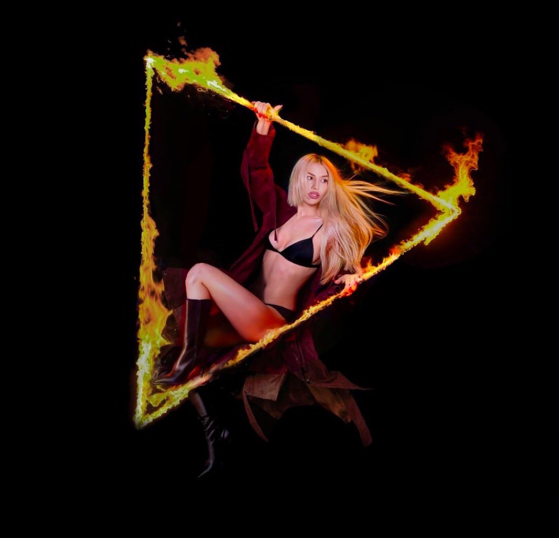 fonre729's tweet photo. Avatars will be supporting Ava Max and the release of “Don’t Click Play” in 1 day 💙 https://t.co/JNRqAZ8Ful