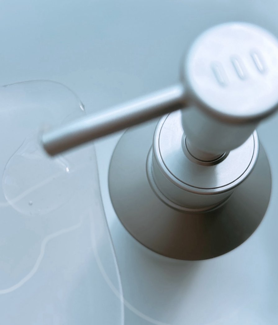 eri3261's tweet image. 髪の毛に元気がないな？と感じた時にオススメしたいヘアケア商品
LIPO LABO （3点セット）シャンプーは頭皮からスカッとトリートメントはしっとり。オイルは重めなテクスチャーで乾かすと綺麗なツヤストレート髪🥰
#PR #リポラボ #LIPOLABO #うねり髪の構造改革 #活性ケラチン #トステア #ジマレイン酸