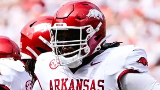 Arkansas’ Keyshawn Blackstock will move from offensive line to defensive tackle, per Sam Pittman during his radio show this evening. 

This is a move to combat a serious lack of depth after David Oke’s injury. #FallCamp