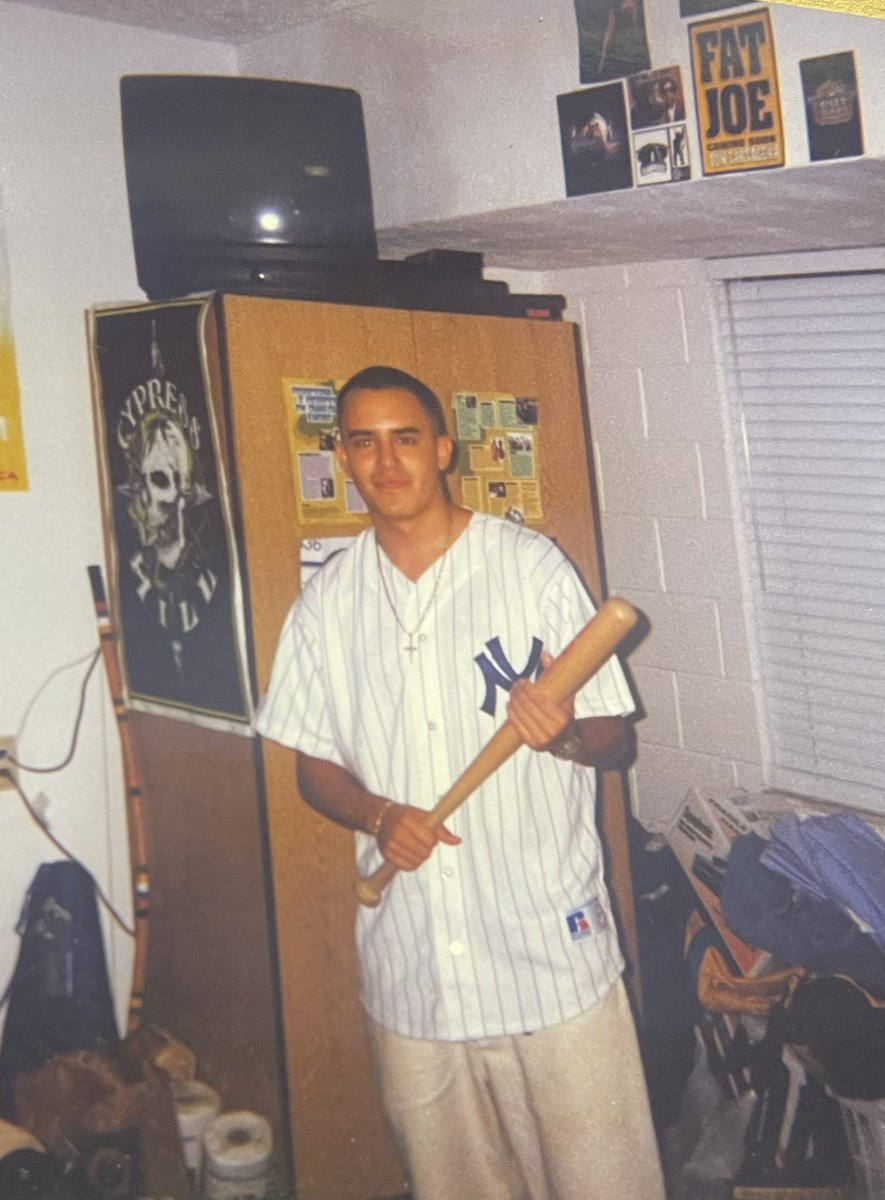 coringa40's tweet image. Younger me, dorm room in Orlando 1999. NYC represent… ✌🏽✌🏽✌🏽