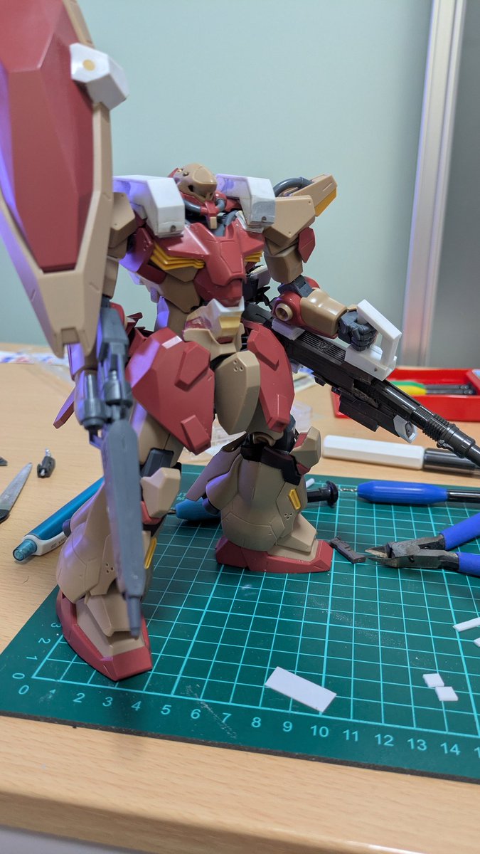 RYODAI46216867's tweet photo. #ガンプラ
HG　メッサー
ある程度の目処が立ったので載せておく。あとは細かい部分の調整と筋彫りと塗装、完成は遠い。 https://t.co/TAt6Q7VtEq
