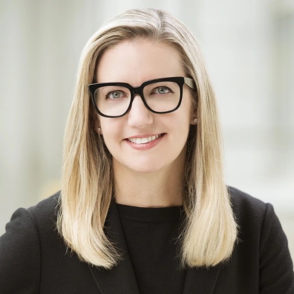 This is Cracker Barrel CEO Julie Felss Masino, who is being attacked by MAGA fascists for rebranding her company's outdated logo.

RETWEET if you stand with Masino against these sexist attacks!