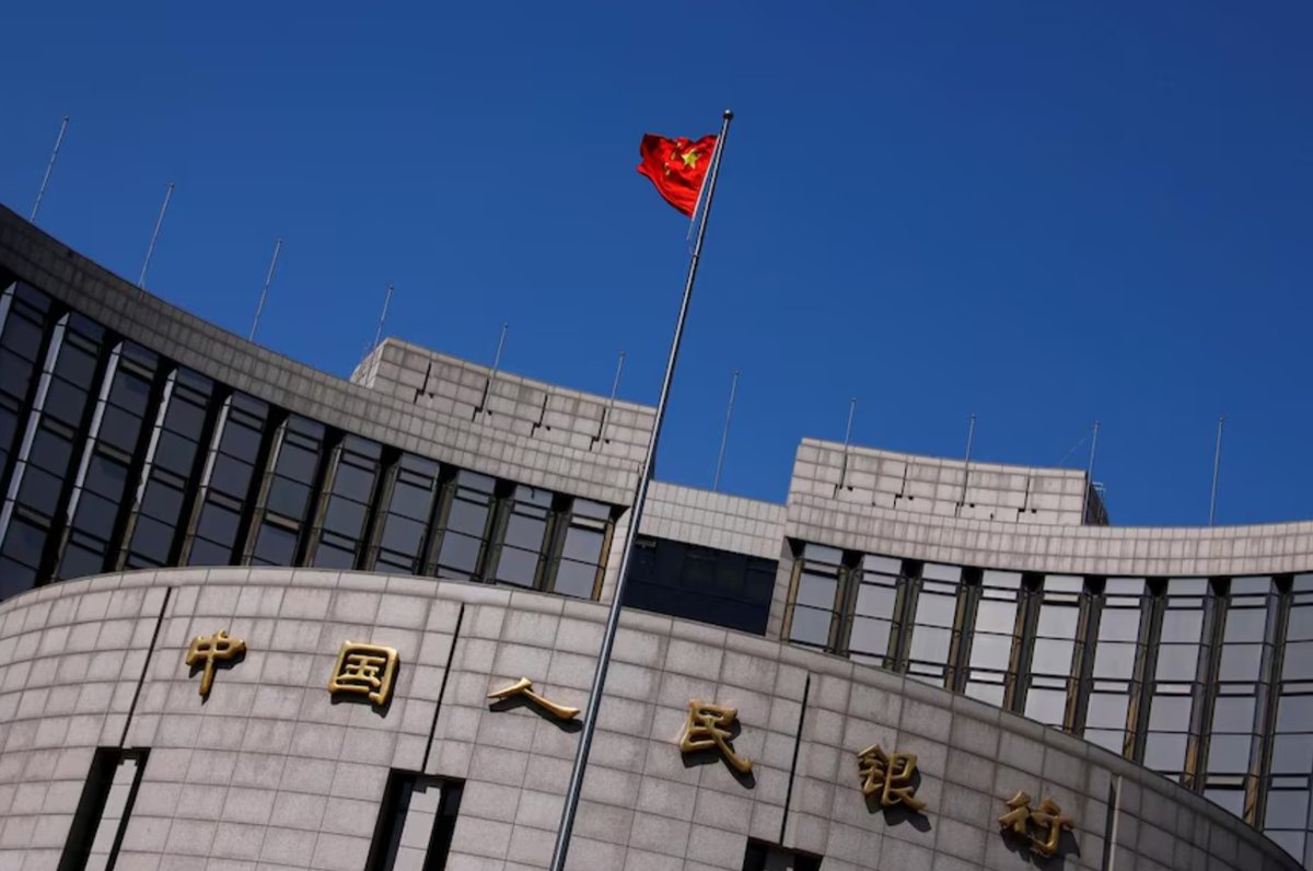 路透社引述消息人士的话说，中国正考虑首次允许使用人民币支持的稳定币，以推动人民币在全球范围内的更广泛使用，这标志着其在数字资产问题上的立场出现重大转变。  详文：https://t.co/Lydt364pQj